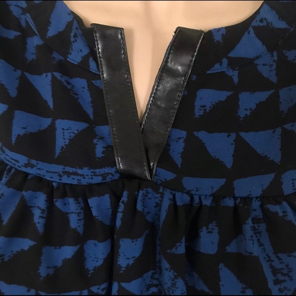 💕 Geometric Blue Black Blouse - Picture 3 of 6